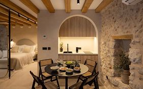Old Town Olive Studio Apartment